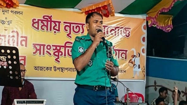 পূজামণ্ডপে গান গেয়ে এএসআই ক্লোজড