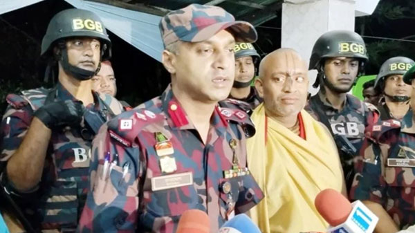 জকিগঞ্জে দুর্গাপূজার মণ্ডপ পরিদর্শন করলেন বিজিবি অধিনায়ক