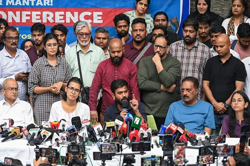 ককরোচ পার্টির পক্ষে রায় দিল্লি হাইকোর্টের