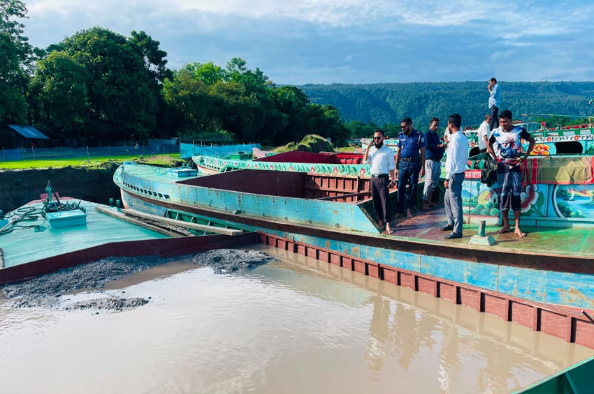 গোয়াইনঘাটে ভ্রাম্যমাণ আদালতের অভিযান:  ড্রেজার ধ্বংস