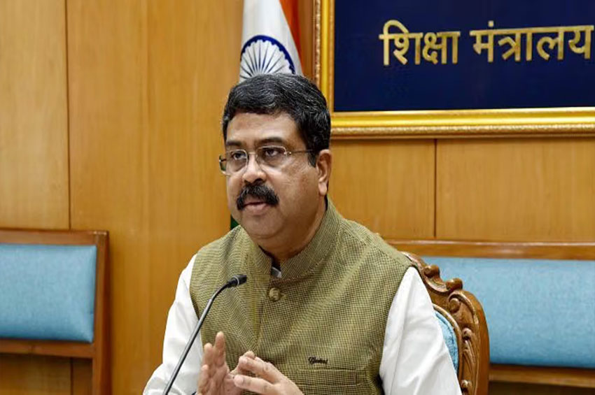 ভারতের কেন্দ্রীয় শিক্ষামন্ত্রীর পদত্যাগ