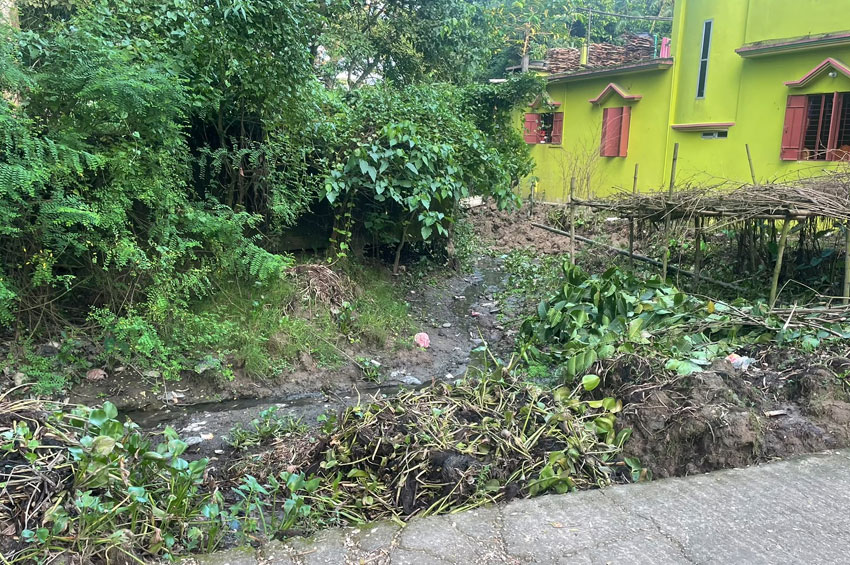 জগন্নাথপুরে সরকারি খাল দখল করে ঘর নির্মাণের অভিযোগ