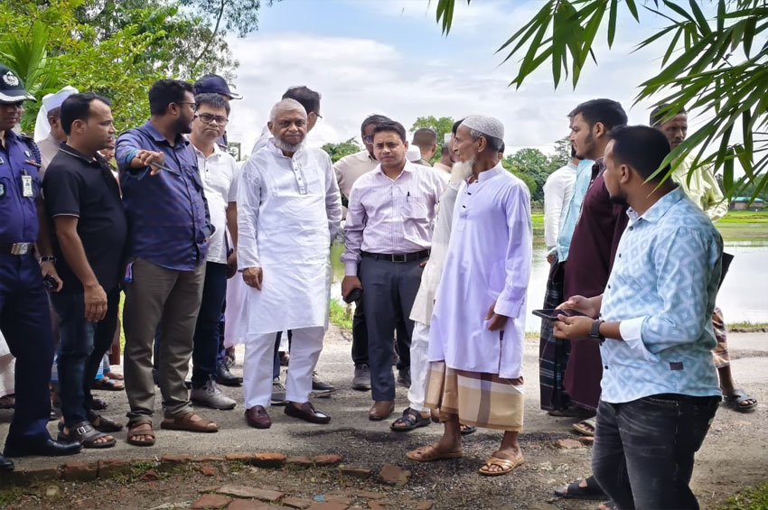 গোয়াইনঘাটে সড়ক পরিদর্শনে মন্ত্রী আরিফুল হক চৌধুরী