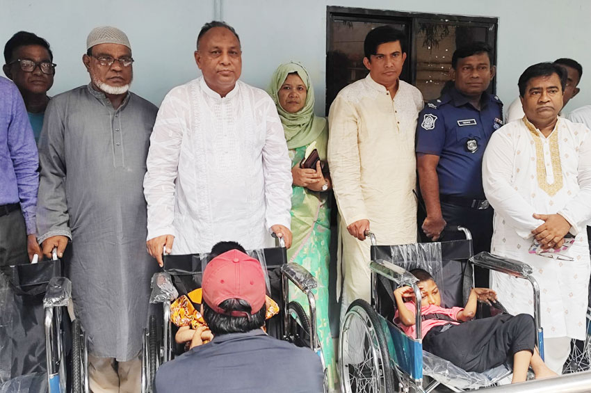 সুদমুক্ত ঋণ, হুইলচেয়ার ও সুবর্ণ নাগরিক কার্ড বিতরণ করলেন এমপি এমরান চৌধুরী 